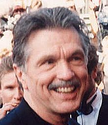 Archivo:Tom Skerritt at the 47th Emmy Awards cropped