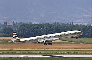 Archivo:United Arab Airlines Comet Soderstrom