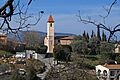 Vue l'église de Saint-Blaise depuis la route de Levens