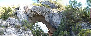 Archivo:"El Bujero" Monumento natural del municipio de Molinicos (Albacete)