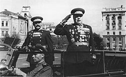 Archivo:Маршал Советского Союза Ф.И. Толбухин принимает военный парад