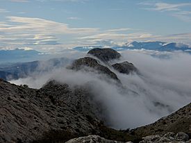 061. Peña Negra entre nubes.jpg