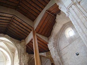 Archivo:50 Monasterio de Palazuelos iglesia nave epistola detalle restauracion 1998 ni