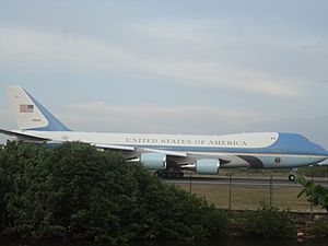 Archivo:Air Force One At Cartagena Colombia 13-04-12