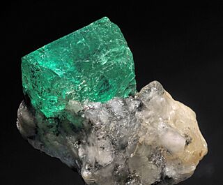 Béryl var. émeraude sur gangue (Muzo Mine Boyaca - Colombie) 2.jpg