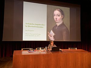 Archivo:Bea Porqueres impartiendo conferencia en el Museo del Prado