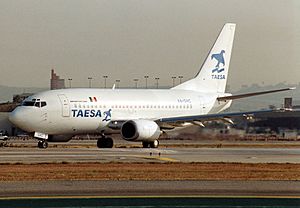 Archivo:Boeing 737-5Y0, TAESA AN0203504