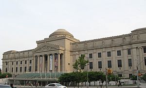 Archivo:Brooklyn Museum June 2008 sunset jeh