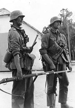 Archivo:Bundesarchiv Bild 101I-009-0869-12A, Russland, Zwei deutsche Infanteristen