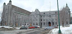Archivo:Cathedrale Saint-Michel de Sherbrooke