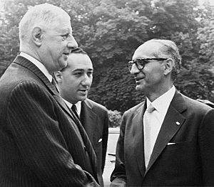 Archivo:Charles de Gaulle con Arturo Frondizi