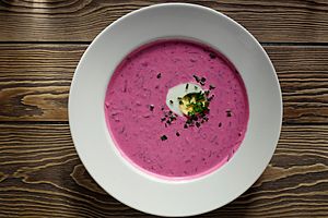 Archivo:Chlodnik (Cold Borscht)