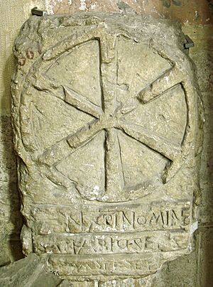Archivo:Cover of Merovingian sarcophagus Musee de Saint Germain en Laye