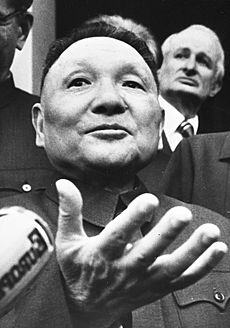 Archivo:Deng Xiaoping 1976