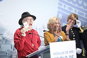 Archivo:El Ayuntamiento premia a Carmen Linares, Juan Tamariz, ‘El Roto’ y la Mesa de las Pensiones con la Medalla de Oro de Madrid 07