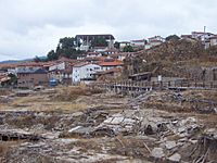 Archivo:Eras derruidas junto a Salinas de Añana