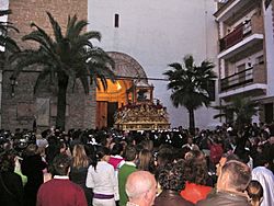 Archivo:Fernán Núñez-Iglesia Santa Marina. Semana Santa 1.Procesiónx