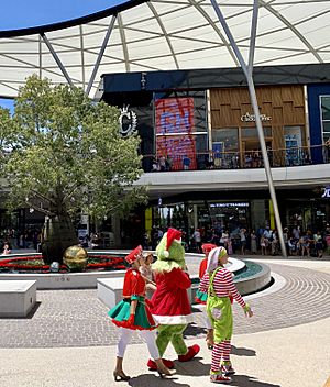 Archivo:Grinch at the Pacific Fair, Gold Coast, Australia, 2018