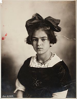 Archivo:Guillermo Kahlo - Frida Kahlo, June 15, 1919 - Google Art Project