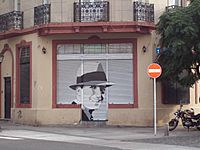 Archivo:Homenaje a Carlos Gardel a pocos metros de su casa