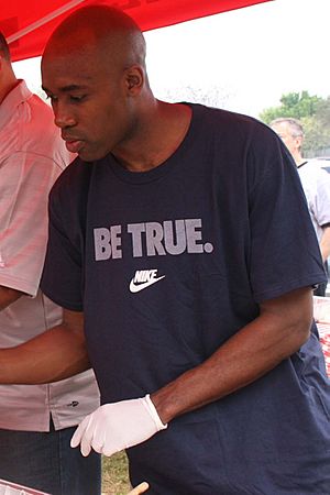 Archivo:Jacque Vaughn cropped