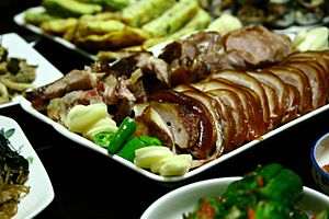 Archivo:Korean cuisine-Jokbal-02