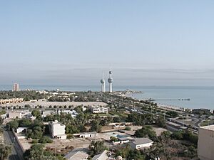 Archivo:Kuwait towers