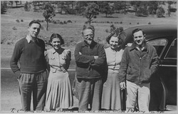 Archivo:Leon Trotsky and American admirers. Mexico - NARA - 283642