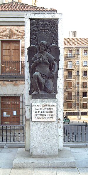Archivo:Monumento víctimas atentado 31-V-1906 (Madrid) 01