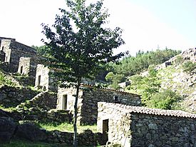 Archivo:Muiños do Folón - O Rosal - Galicia