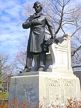 Archivo:Nathaniel Prentice Banks statue, Waltham, MA - 2