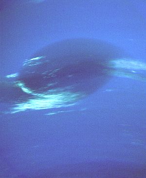 Archivo:Neptune's Great Dark Spot