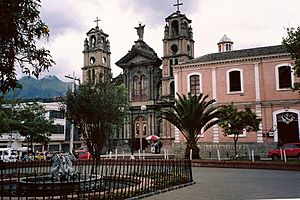 Archivo:Otavalo Plaza