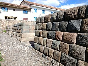 Archivo:Palacio Inka del Kusikancha