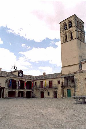 Archivo:Pedraza plaza iglesia