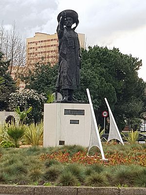 Archivo:Prince henry statue in Ceuta
