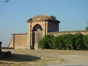 Archivo:Puerta Jardines Palacio Infante don Luis en Boadilla del Monte
