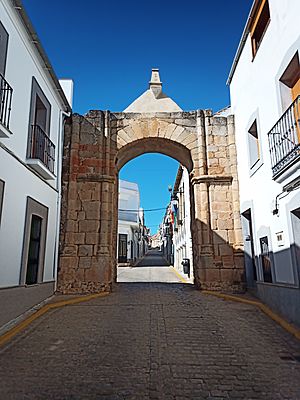 Archivo:Puerta de la Villa de Santa Eufemia