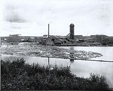 Archivo:Scierie de la riviere Harricana 1916