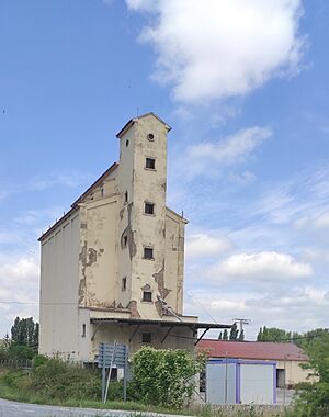 Archivo:Silo de Urroz (Navarra) 02