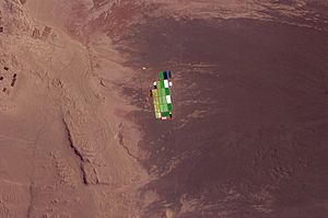 Archivo:Solar Evaporation Ponds, Atacama Desert