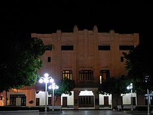Archivo:Teatro Eddy Suñol - panoramio
