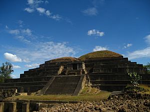 Archivo:Templo tazumal
