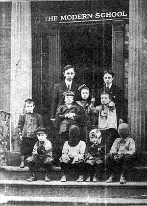 Archivo:The Modern School in New York City, circa 1911-12