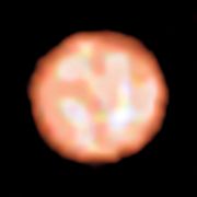 Archivo:The surface of the red giant star π1 Gruis from PIONIER on the VLT