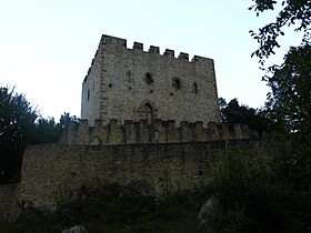 Torre de Venero, término municipal de Arnuero, (Cantabria, España),2.jpg