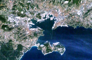 Archivo:Toulon 5.91420E 43.10085 Landsat7