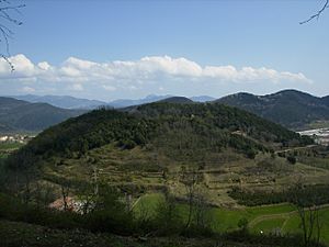 Archivo:Volcà de la Garrinada-Olot (Catalunya)