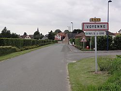 Voyenne (Aisne) city limit sign.JPG