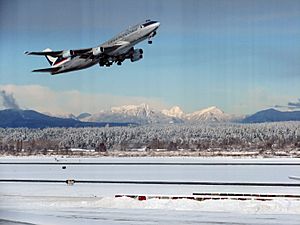 Archivo:YVR winter take off